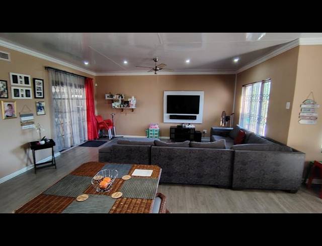 3 BEDROOM HOUSE FOR SALE IN ESCOMBE